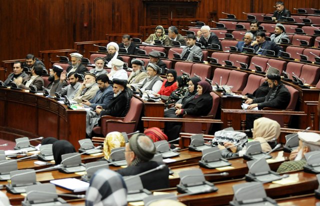 برخی اعضای مجلس نمایندگان استعفای رحمت الله نبیل را به سود کشور نمی دانند