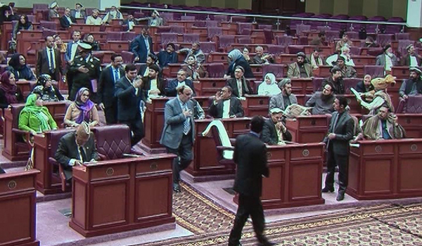 اختلاف نمایندگان مجلس برسر ردفرمان رییس جمهور در مورد تعدیل قانون ثبت احوال نفوس