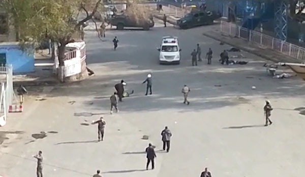 در یک حمله انتحاری در نزدیکی محل معترضان در کابل شش تن شهید شدند